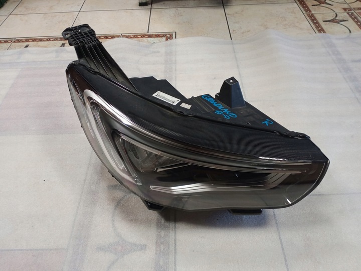 фото №1, Фара праві opel grandland x led yp00015580