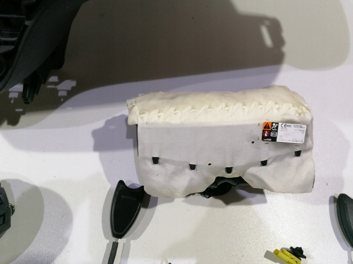 фото №6, Opel adam панель консоль подушка безопасности подушки ремни