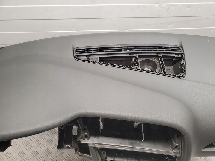 фото №5, Audi a4 s4 b8 8k 8k1857041a з спереду панелі розподільчі, консоль