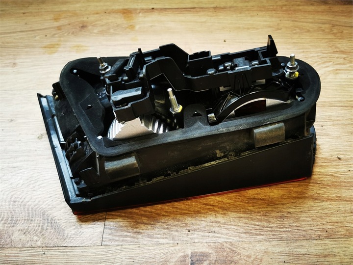 фото №8, Audi a3 8v лампа права зад w кришка багажника європа