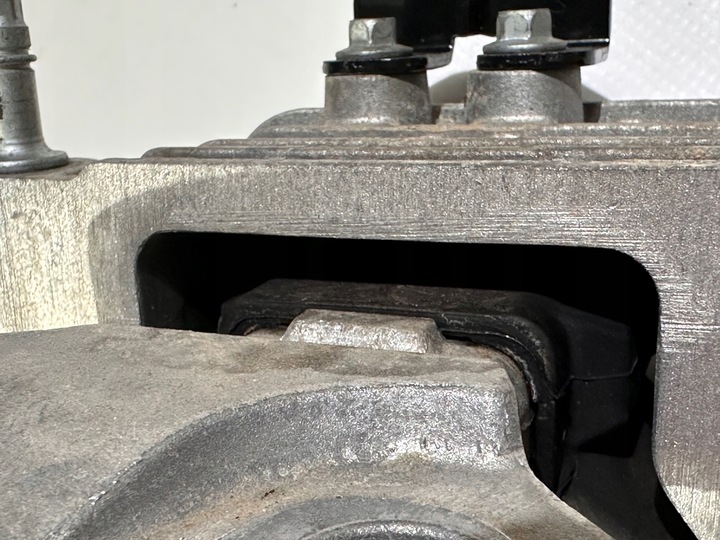 фото №10, Крепление лапи двигателя подушка chrysler pacifica 2016 - 2024