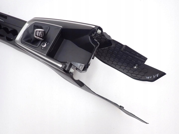 фото №7, Тунель підлокітник ручка чохол коробки передач європа audi a1 ii 82a gb 19r