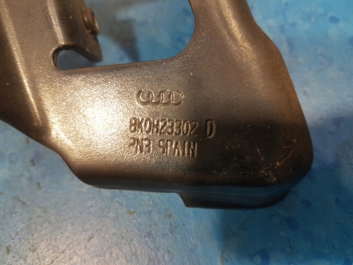 фото №7, Audi a4 b8 петлі капота 8k0823302d
