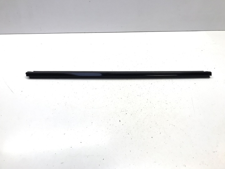 фото №1, Ford mustang mach-e планка наружная накладка стёкла дверь правые перед