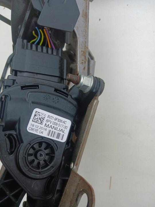 фото №7, Ford fiesta mk7 рестайлинг 16r. педали комплект 3 штуки ay11-7b633-ge