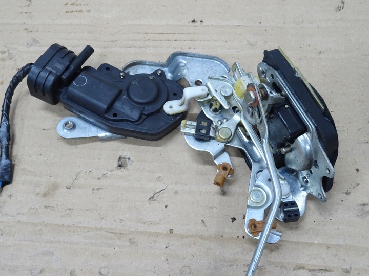 фото №5, Toyota hilux замок дверь правые зад 99r