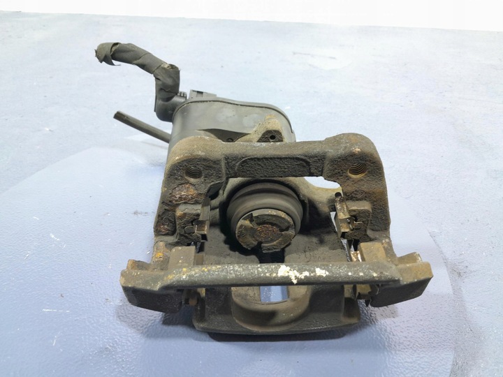 фото №5, Volvo xc60 i 2.0 d4 190 km суппорт тормозной зад правые 32355158 d4204t14