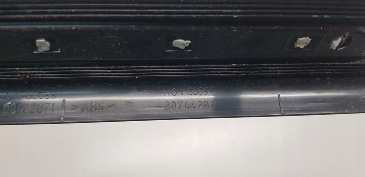 фото №3, Volvo v50 планка накладка порога права 30744287