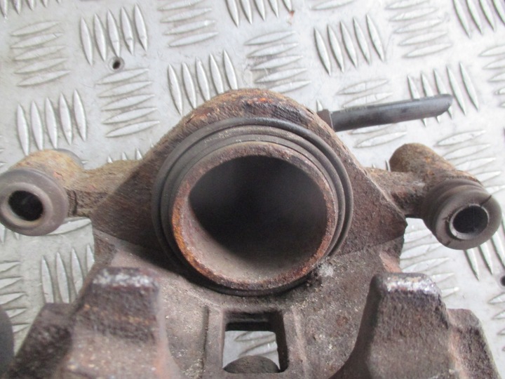 фото №9, Супорт правий перед corolla verso ii 04-08r