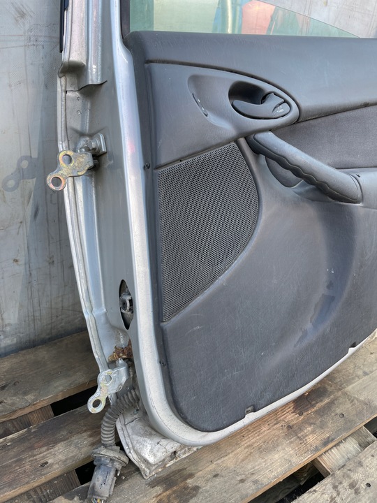 фото №3, Ford focus mk1 hb двері правий зад 08