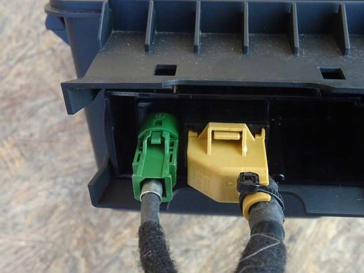 фото №8, Audi a3 8v бардачок тунелю полиця з'єднувач music інтерфейс 8v0863300a 8v0035736