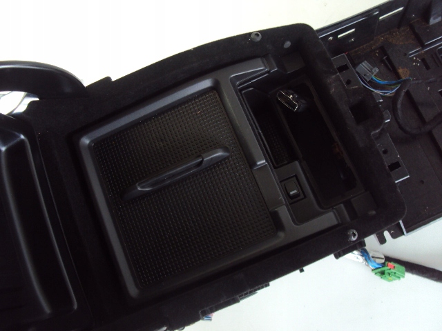 фото №6, Подлокотник холодильник range rover vogue l405 13-