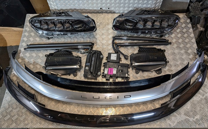 фото №1, Lucid air накладка спойлер свет сплав p11-l3a00a-10