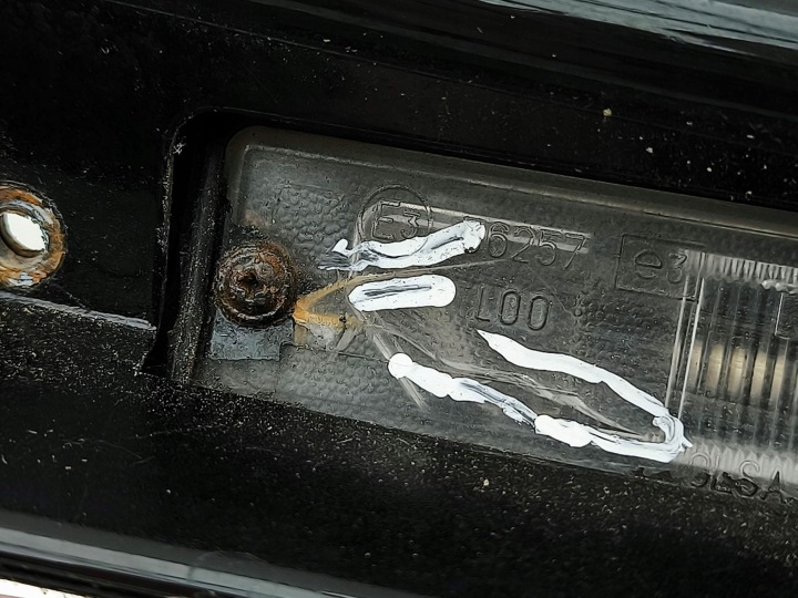 фото №11, Maserati quattroporte 2005 молдинг освітлення номерного знака 67826100