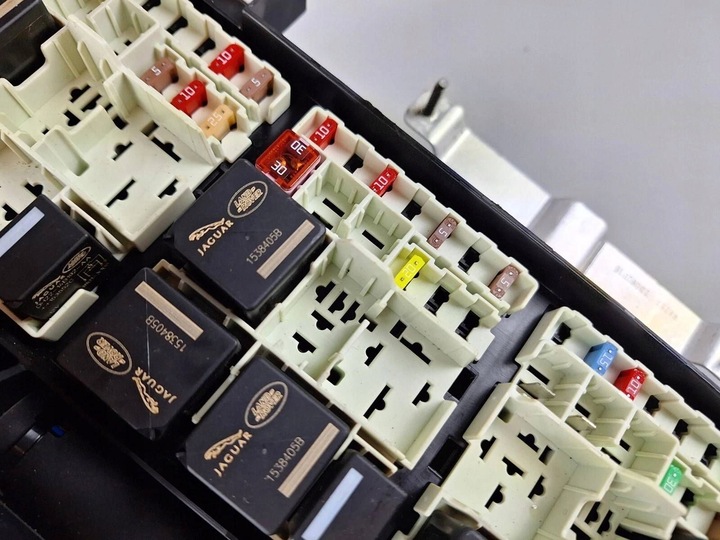 фото №12, Jaguar xe 2016 рамка / модуль запобіжників