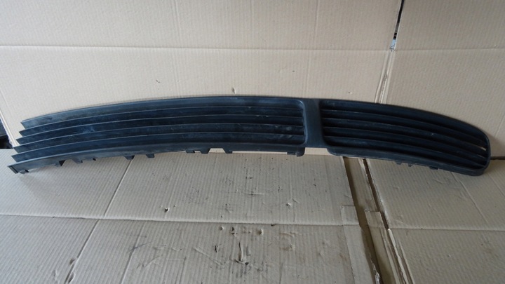 фото №1, Passat b5 решётка бампера средняя 3b0853677a