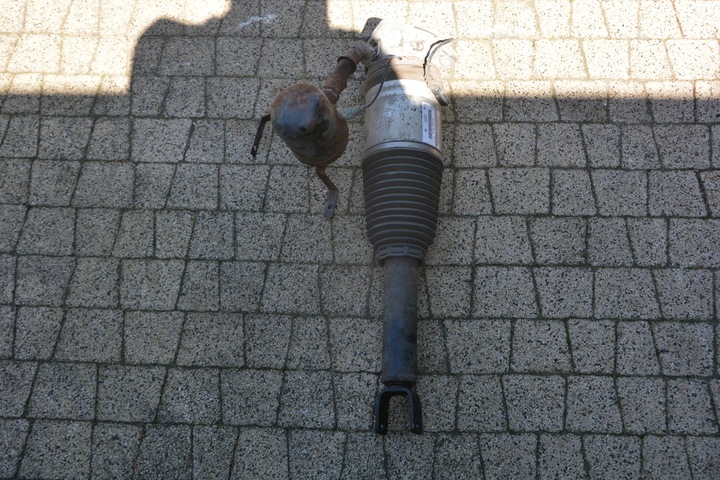 фото №1, Амортизатор левый зад lt audi a8 d3 4e0616001e