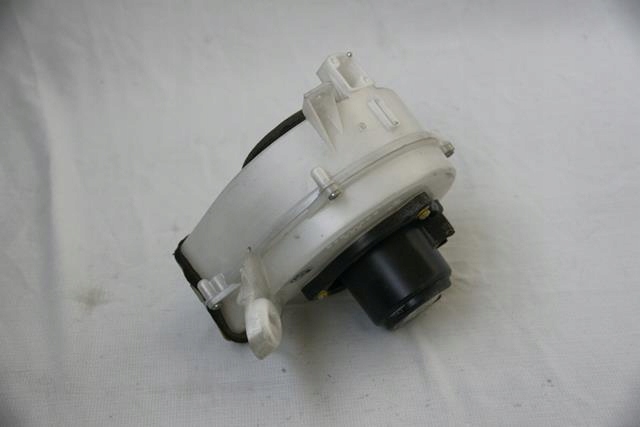 фото №2, Воздуходувка вентилятор toyota prius ii 2 87130-47070
