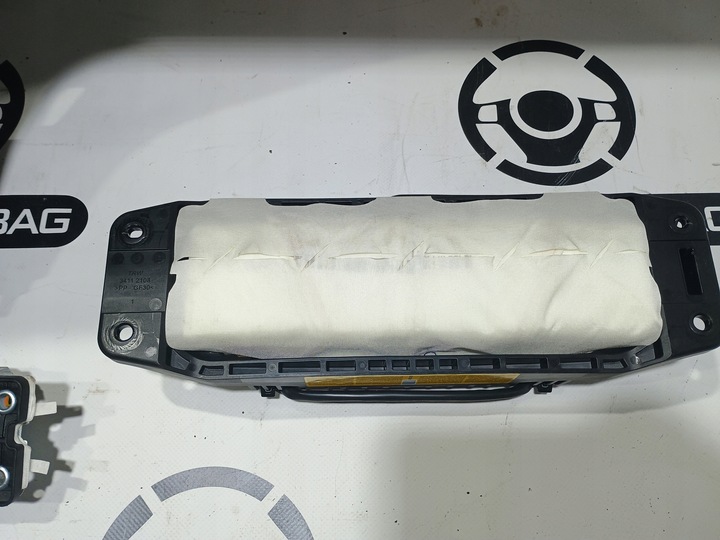 фото №10, Mercedes w205 w 205 передний рестайлинг гладкая панель консоль подушка безопасности ремни оригинал