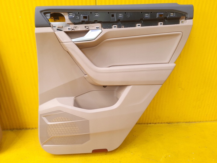 фото №1, Vw touareg iii 760 оббивка двері зад права