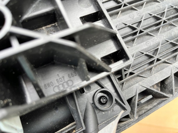 фото №11, Ролета жалюзі кермо повітря audi a4 b9 8w0971277 / 8w0807663