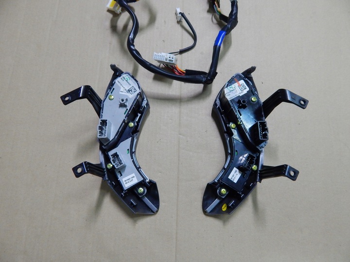 фото №7, Hyundai i30 ii - круиз-контроль мультифункция кнопки руль podgrzewanej