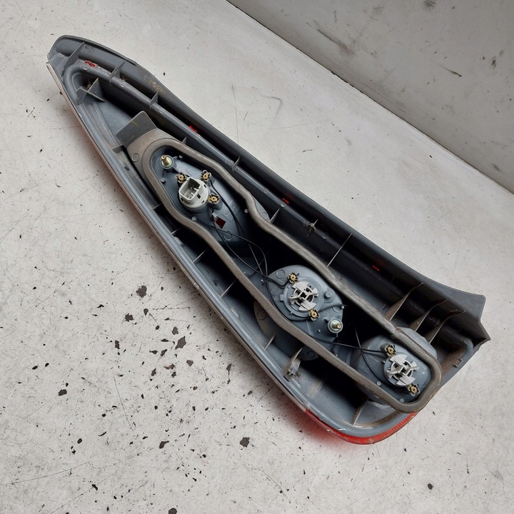 фото №6, Toyota yaris verso лампа права задня eu