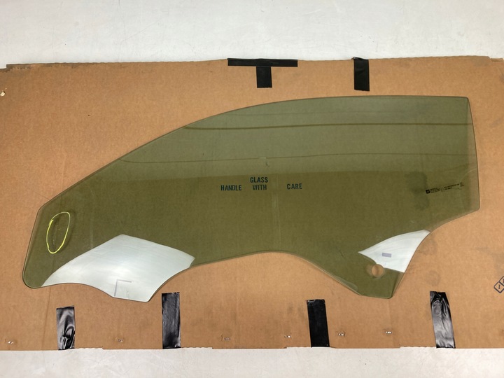 фото №1, Стекло левая передняя chevrolet corvette c8