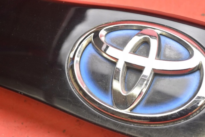 фото №6, Накладка кришки зад 202 76801-0q90070 toyota prius 3 iii xw30 рестайлінг 5d hb 11-15