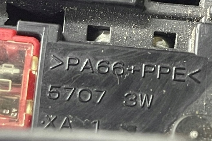 фото №8, Коробка предохранителей toyota rav 4 iii _a3_ 8266242190 2.2l дизель 100kw