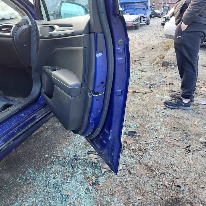 фото №14, Ford mondeo mk5 універсал двері праві передні код фарби ld