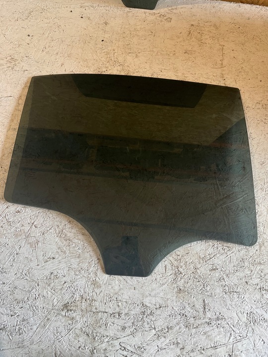 фото №1, Скло двері праві зад mercedes c w205 2019r