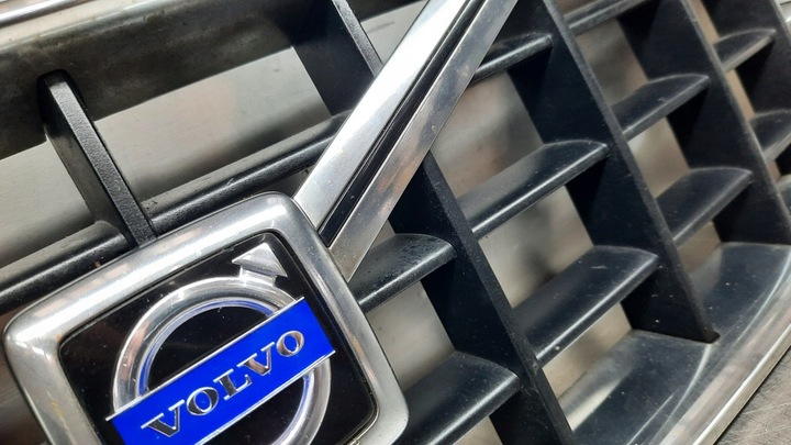 фото №10, Решітка радіатора решітка 8620641 volvo xc90 02-14r пошкоджений