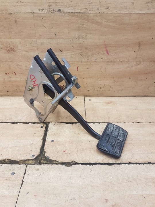 фото №1, Педаль тормоза volvo 740 автомат