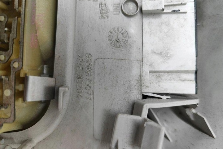 фото №9, Освещение внутренние peugeot 5008 9658675977 1.56l дизель 82kw 2011