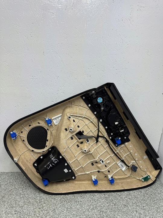 фото №5, Боковина двері лівий зад volvo xc60 ii 2017-2024 31446176 30747755