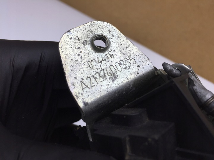 фото №3, Tesla x замок доводчик крышки багажника