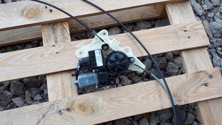 фото №7, A4 b9 механизм ролеты багажника моторчик универсал