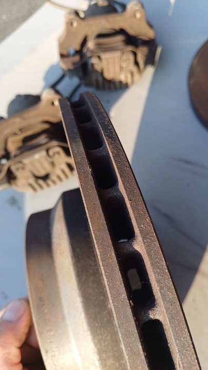 фото №12, Bmw e90 e91 рестайлінг комплект затискачі диски 330mm перед 57/24/330 330d 335