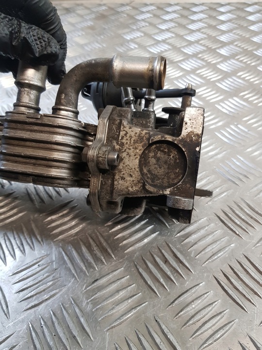 фото №9, Радиатор выхлопных газов 030131513j + клапан egr 103557 vw passat b6 2.0tdi