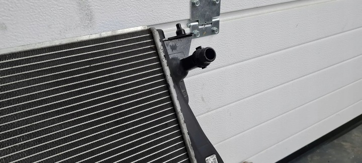 фото №8, A6 c6 рестайлінг радіаторів води 3.0 tfsi v6 4f0121251af