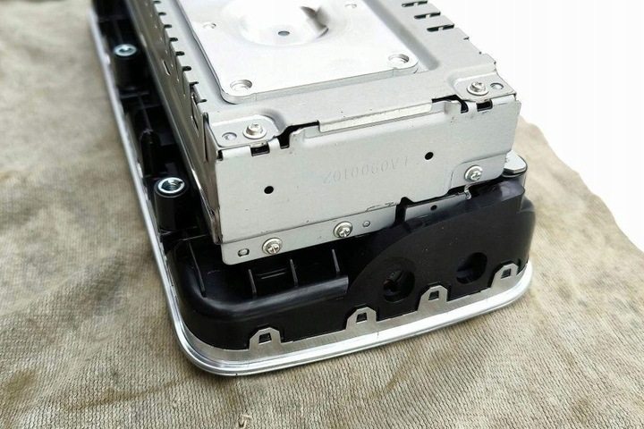 фото №12, Радио з навигация land rover range rover velar l560 l8a219c279 2.0l