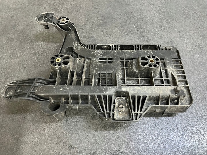 фото №1, Основа акумулятора volkswagen golf v 1k0915333c