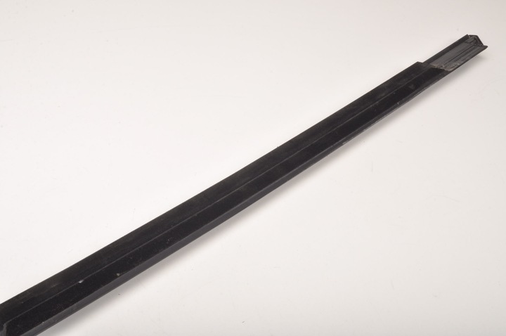 фото №8, Bmw f40 планка стёкла прилегающая к стеклу задняя левая