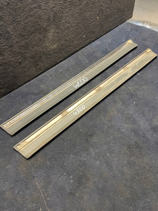 фото №1, Mercedes w124 планка двері права нижня зад вузька