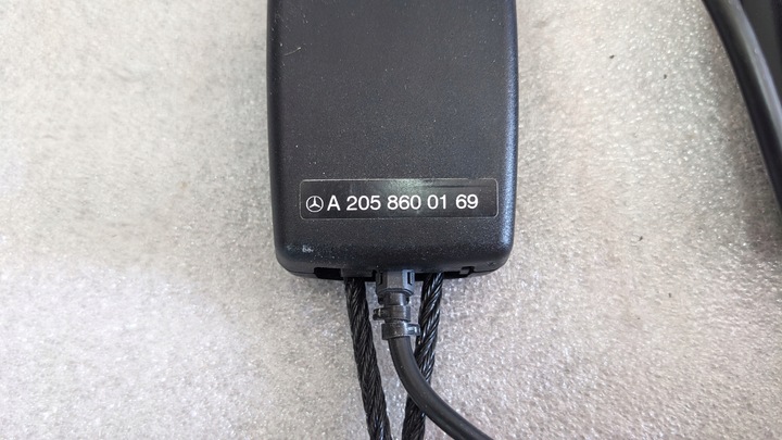 фото №10, M новый оригинальный kpl ремней безопасности mercedes c-klasa w205 красный