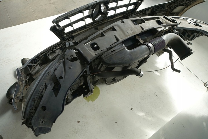 фото №8, Mercedes w204 перед капот бампер pas 2.2 amg усилитель