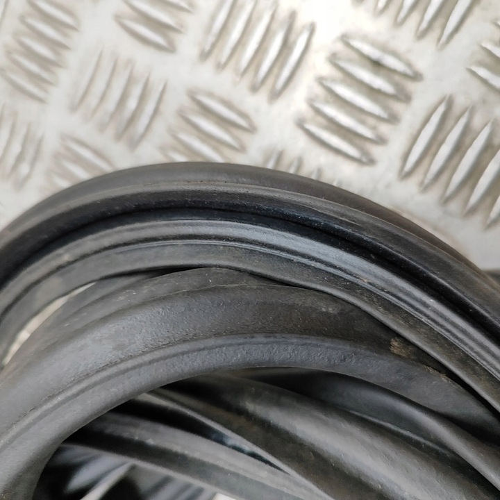 фото №7, Ford mustang vi 2016 резиновая прокладка багажника заднего / na кузов