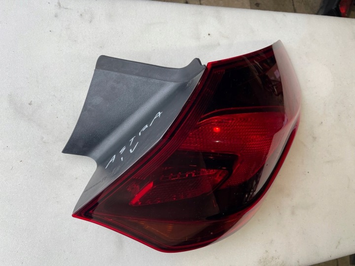 фото №8, Opel astra j iv hb фара зад задняя тёмное левая 13306577 правая 13306578