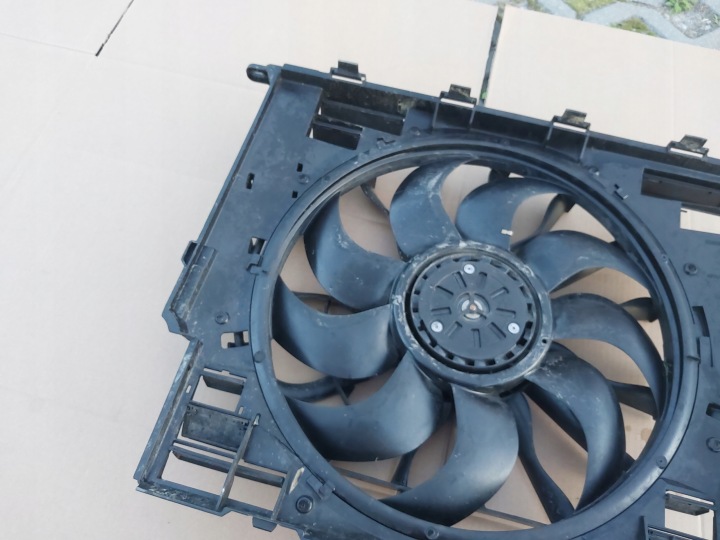 фото №5, Вентилятор охлаждения радиатора (диффузор) bmw 5 g30 g31 оригинал хороший состояние